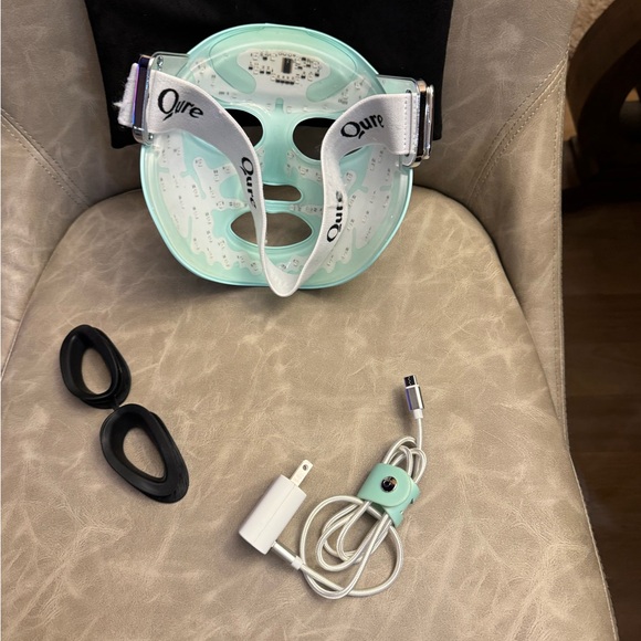 Qure Red and Blue LED Face Mask - Picture 2 of 3